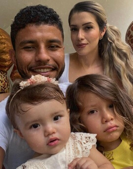 Johan Venegas with his wife and children.